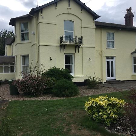Winston Manor Guesthouse Rooms Churchill  Екстериор снимка
