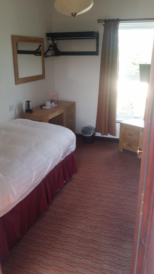 Winston Manor Guesthouse Rooms Churchill  Екстериор снимка