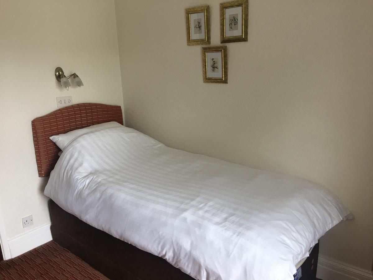 Winston Manor Guesthouse Rooms Churchill  Екстериор снимка