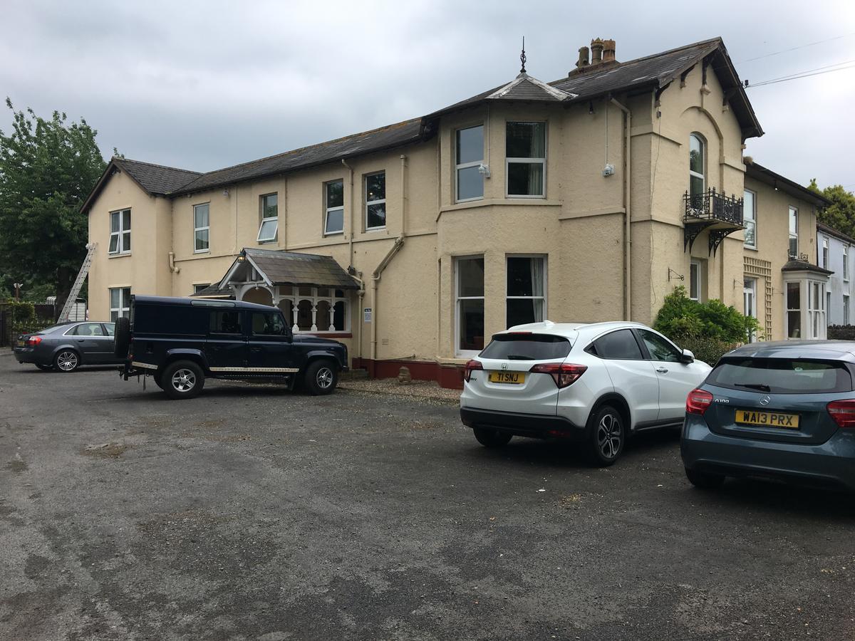 Winston Manor Guesthouse Rooms Churchill  Екстериор снимка