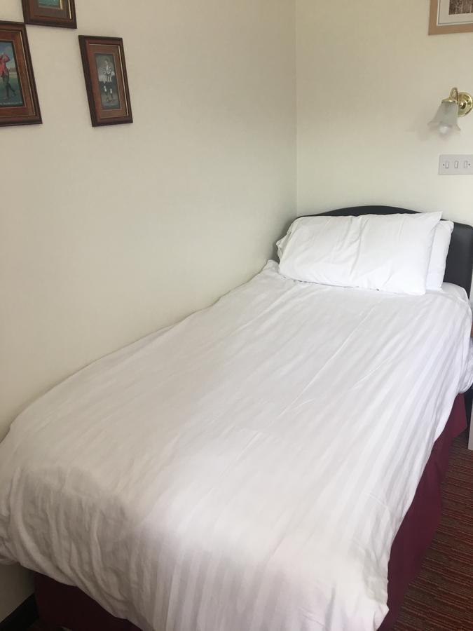 Winston Manor Guesthouse Rooms Churchill  Екстериор снимка