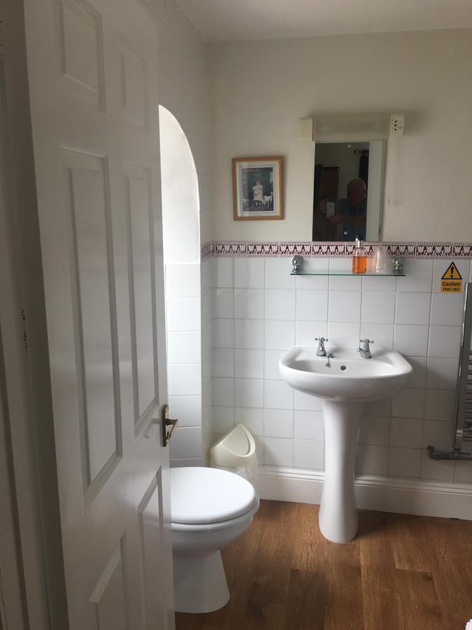 Winston Manor Guesthouse Rooms Churchill  Екстериор снимка
