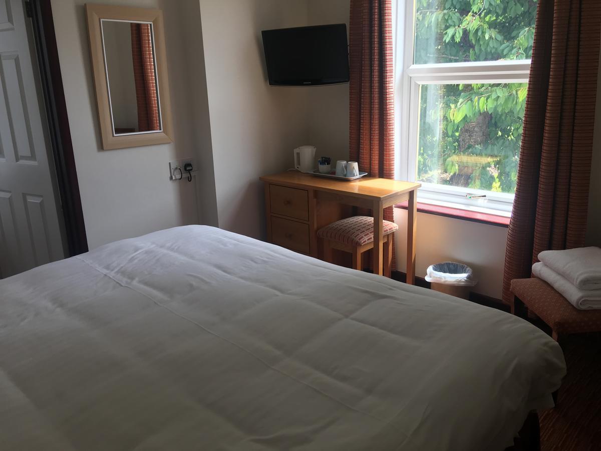 Winston Manor Guesthouse Rooms Churchill  Екстериор снимка