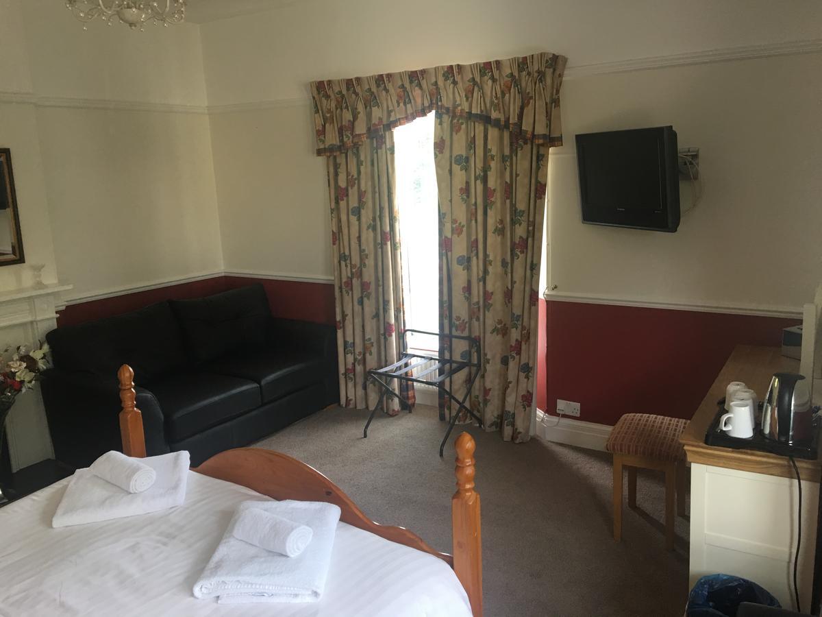 Winston Manor Guesthouse Rooms Churchill  Екстериор снимка