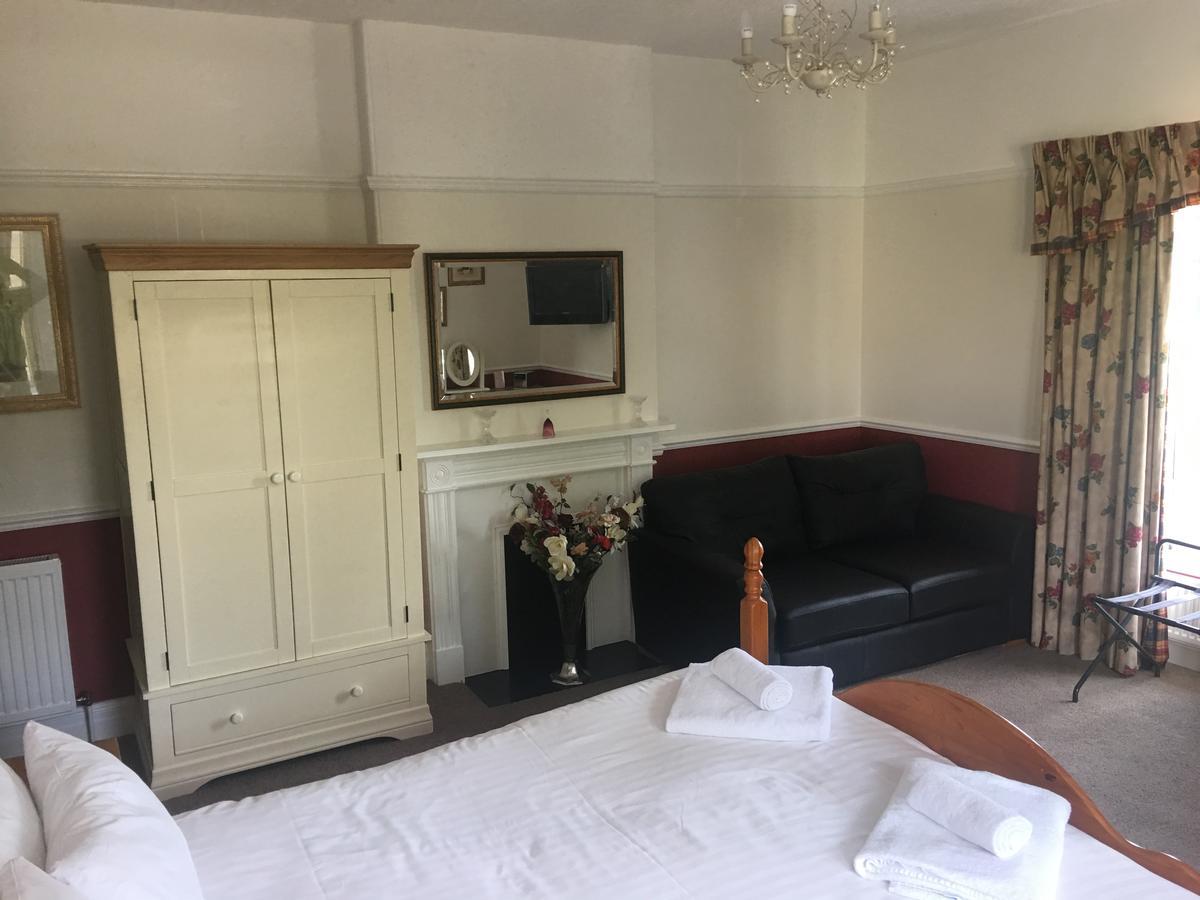 Winston Manor Guesthouse Rooms Churchill  Екстериор снимка